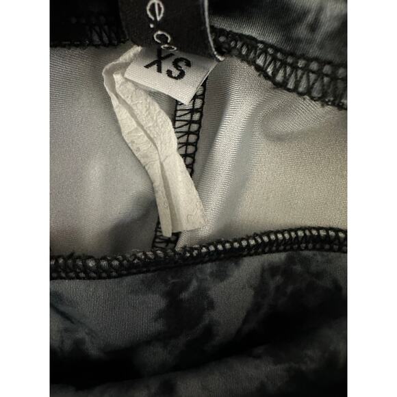 Onzie Black Grey Tie Dye Print Pull On Active Leggings Size XS Gym Workout - Picture 6 of 8